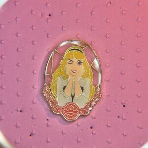 🚫🚫sold🚫🚫🩷Disney Princess Aurora Loungefly Pin
